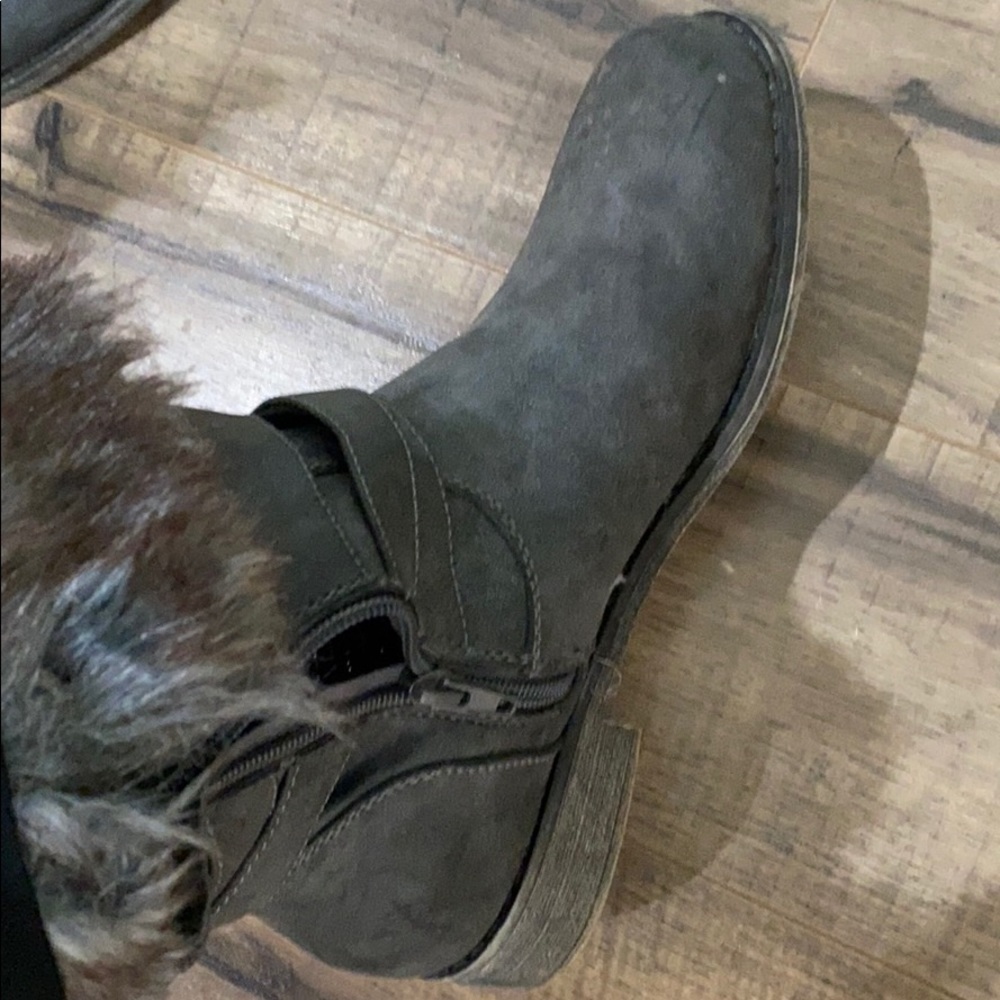 Shoes - Picture 9 of 10